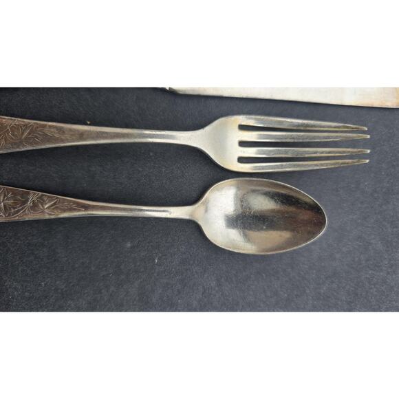 Vintage Holmes & Edwards XIV Silverplate Flatware Set Knife Fork Spoon Floral En - Picture 5 of 9